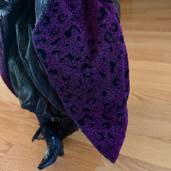 Katherine's Collection Halloween Witch Sitting Witch Brunhilda Witch - Picture 10 of 16